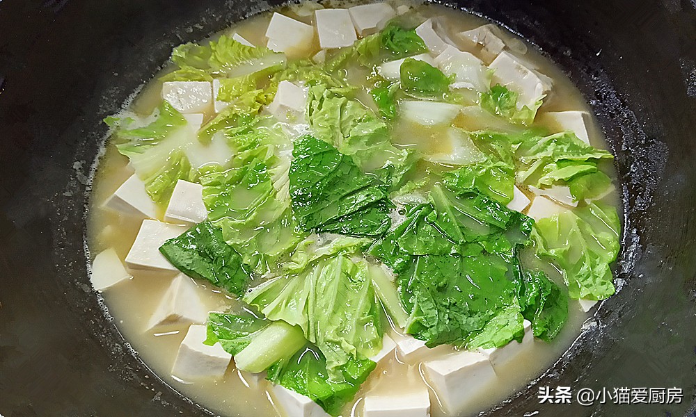 白菜豆腐汤这样做，汤色浓白，味道清香味美，特别开胃好吃
