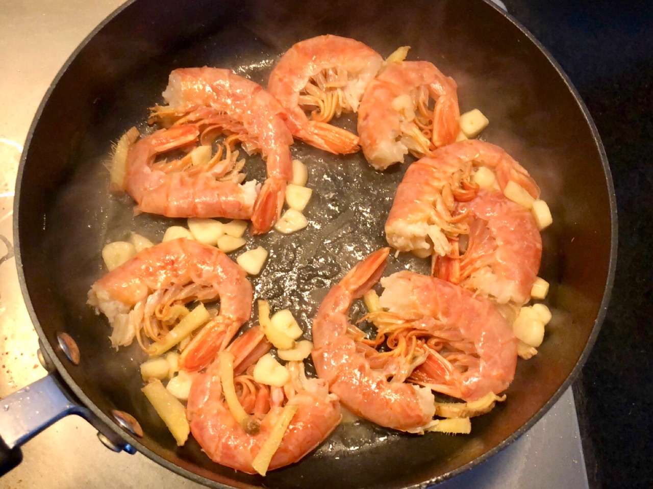阿根廷红虾别再白灼了，油焖着吃，有颜值有口感